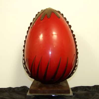 oeuf en chocolat rouge